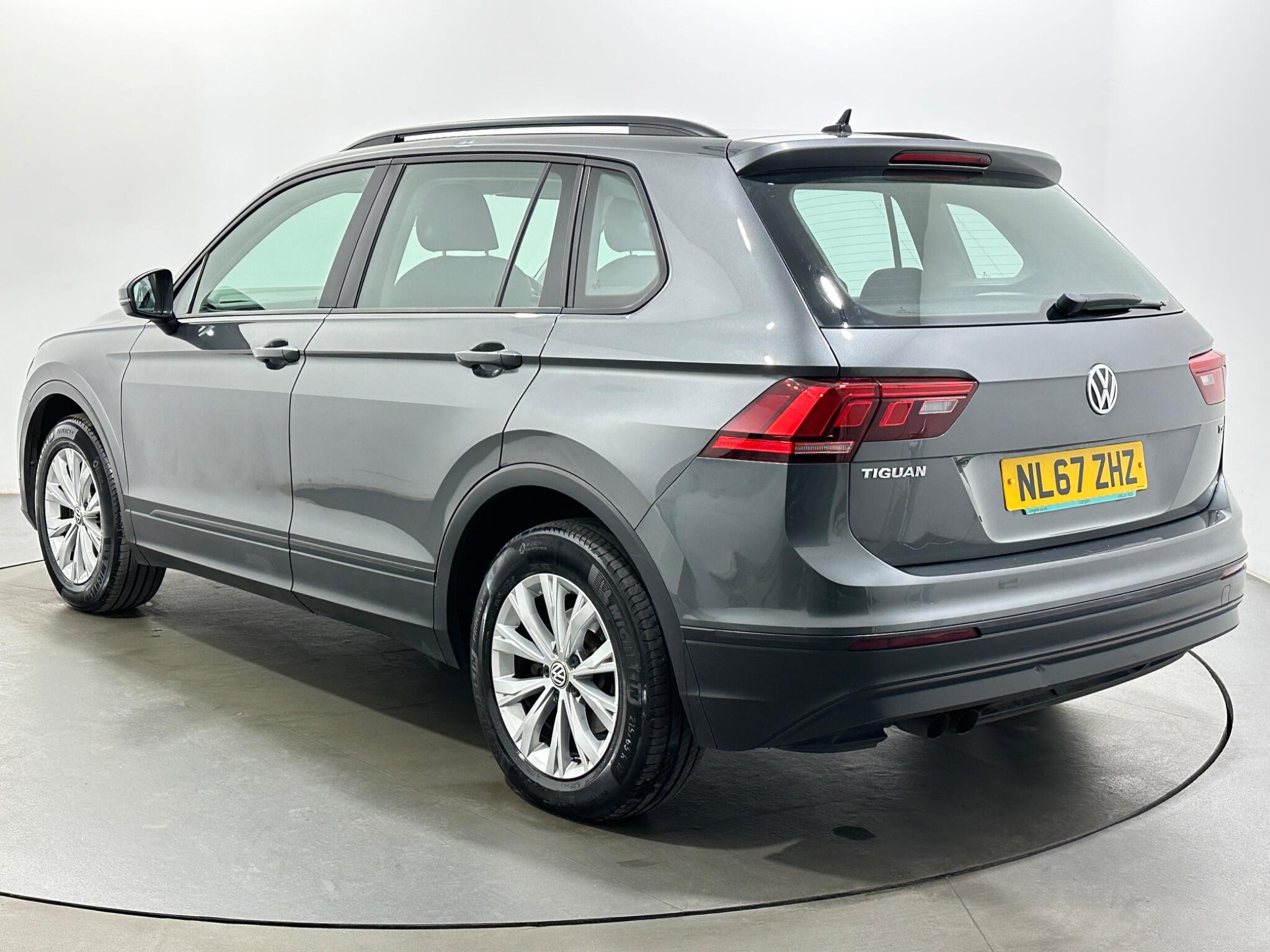 Volkswagen Tiguan view 6