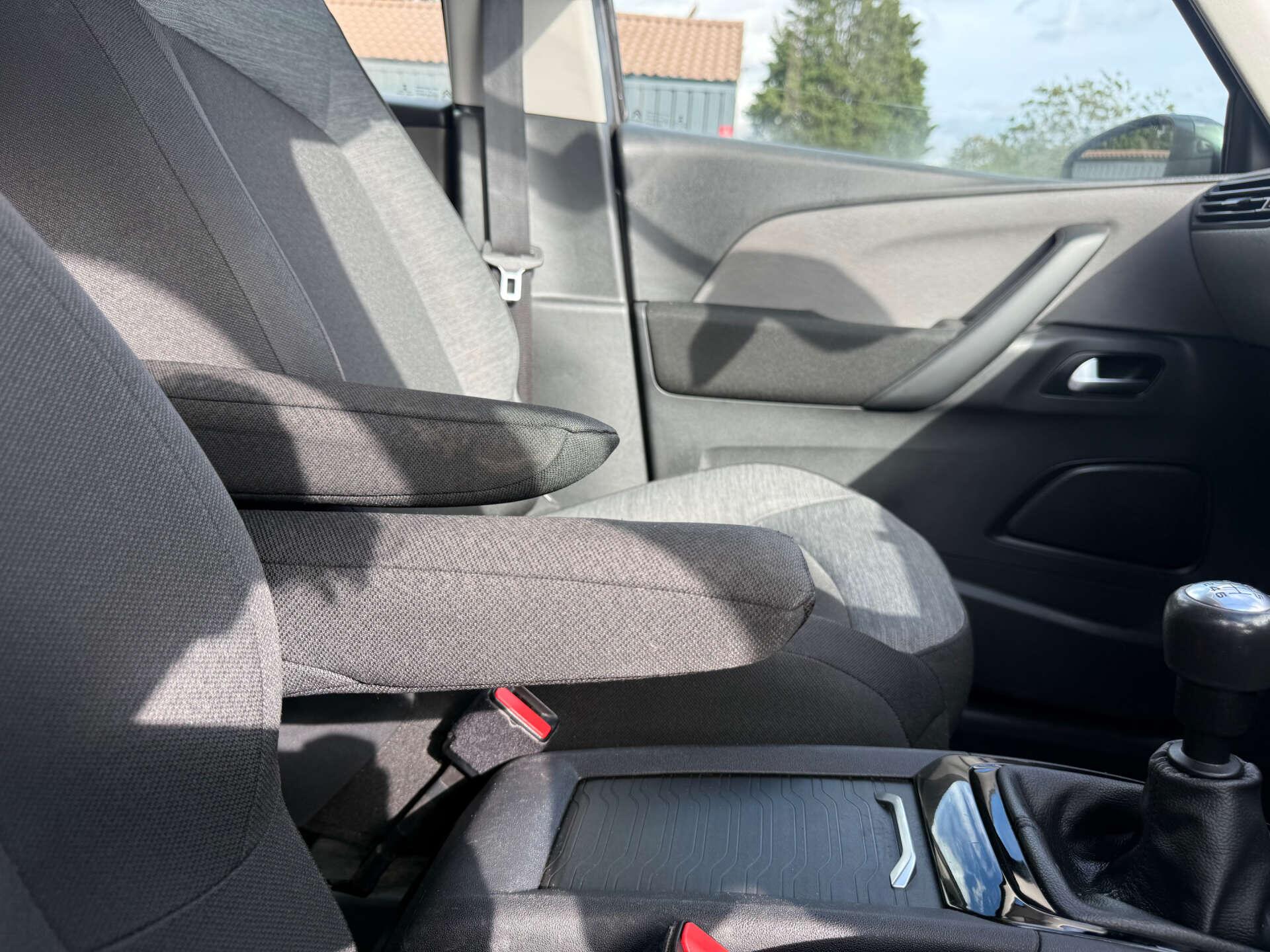 Citroen Grand C4 Picasso view 42