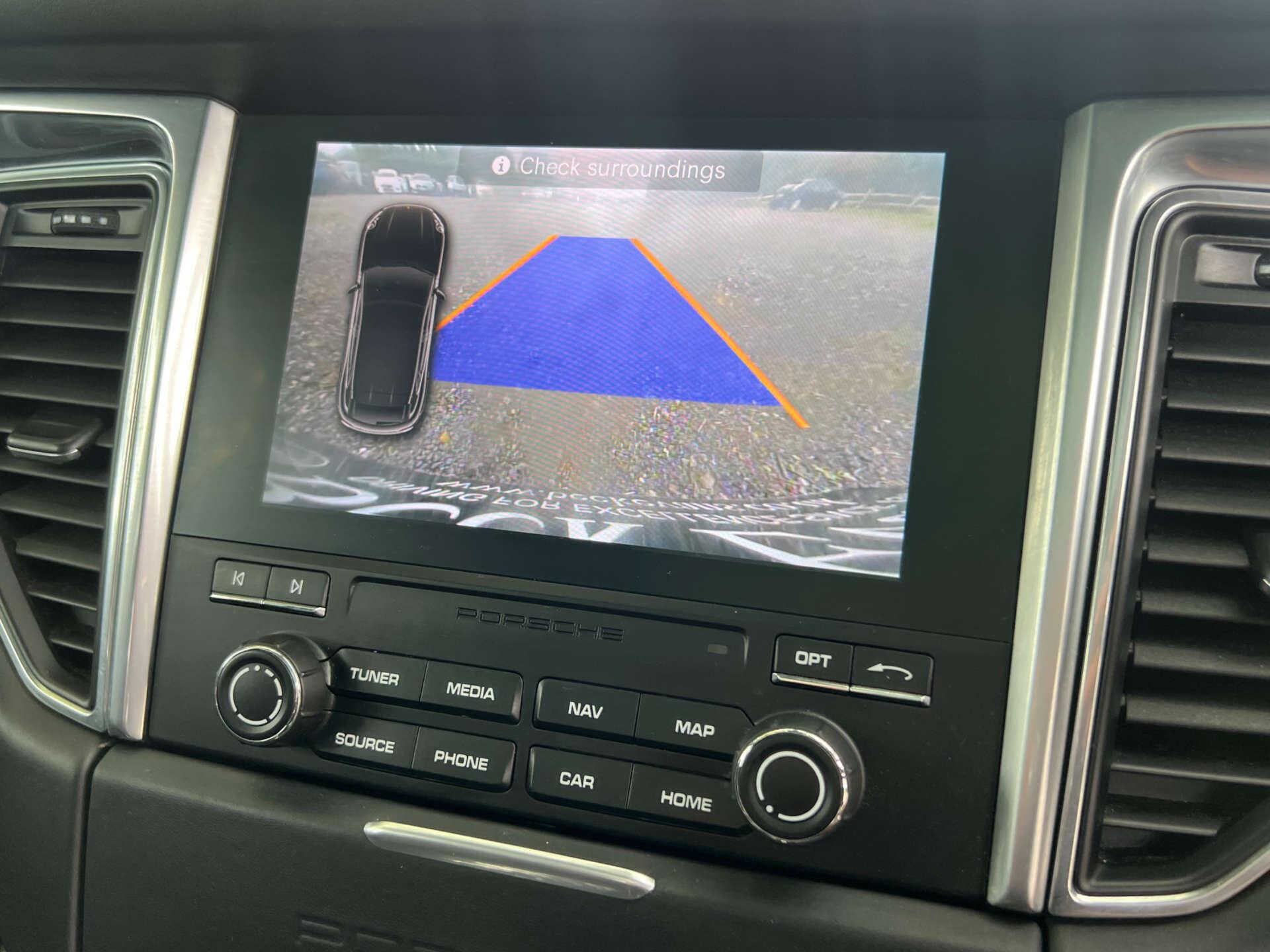 Porsche Macan view 5