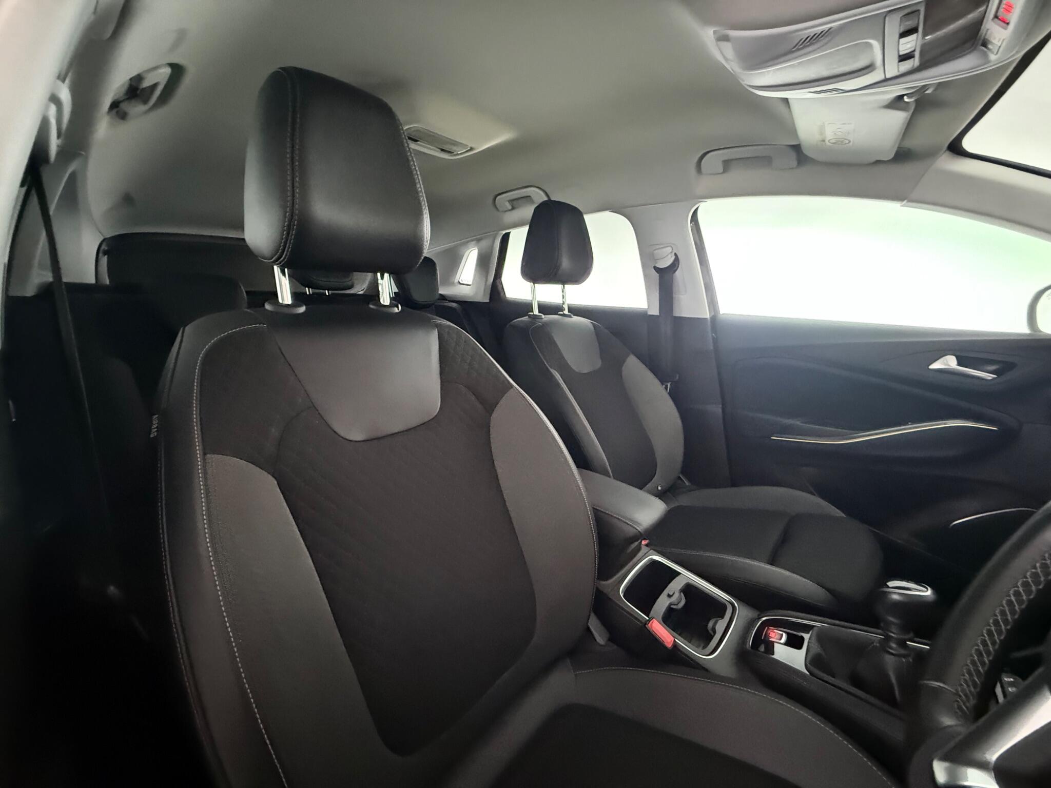 Vauxhall Grandland X view 26