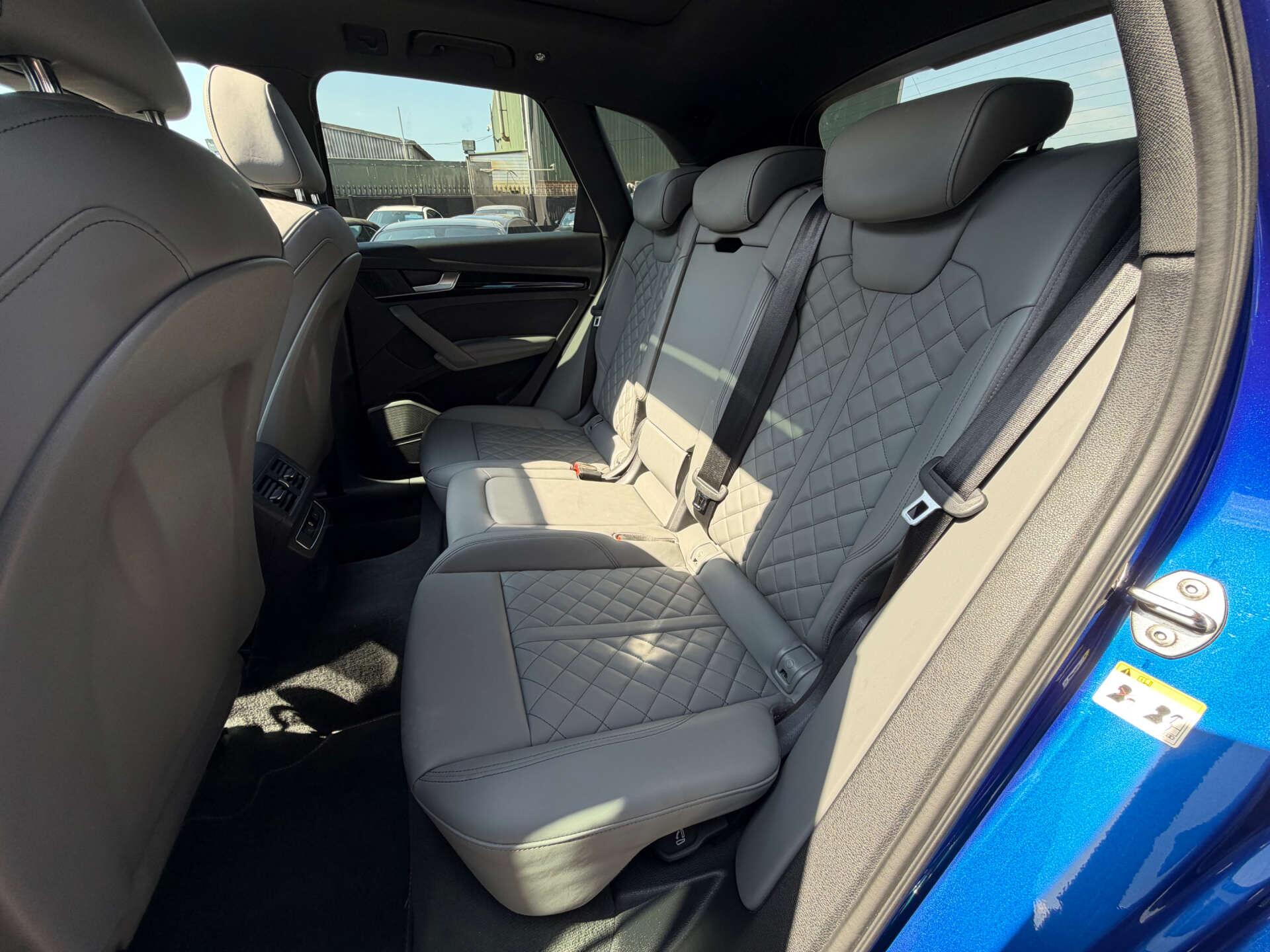 Audi Q5 view 11