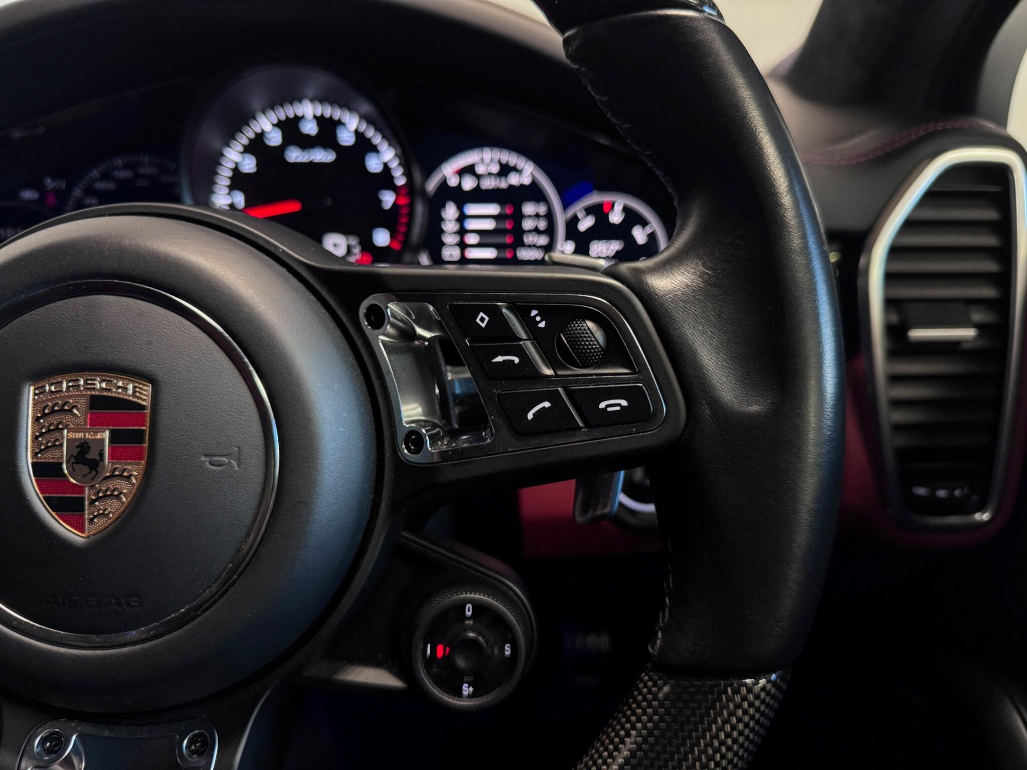 Porsche Cayenne view 14
