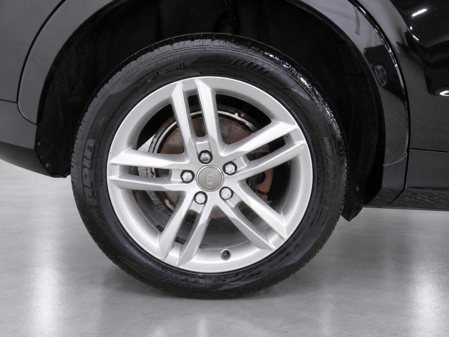 Audi Q3 view 59