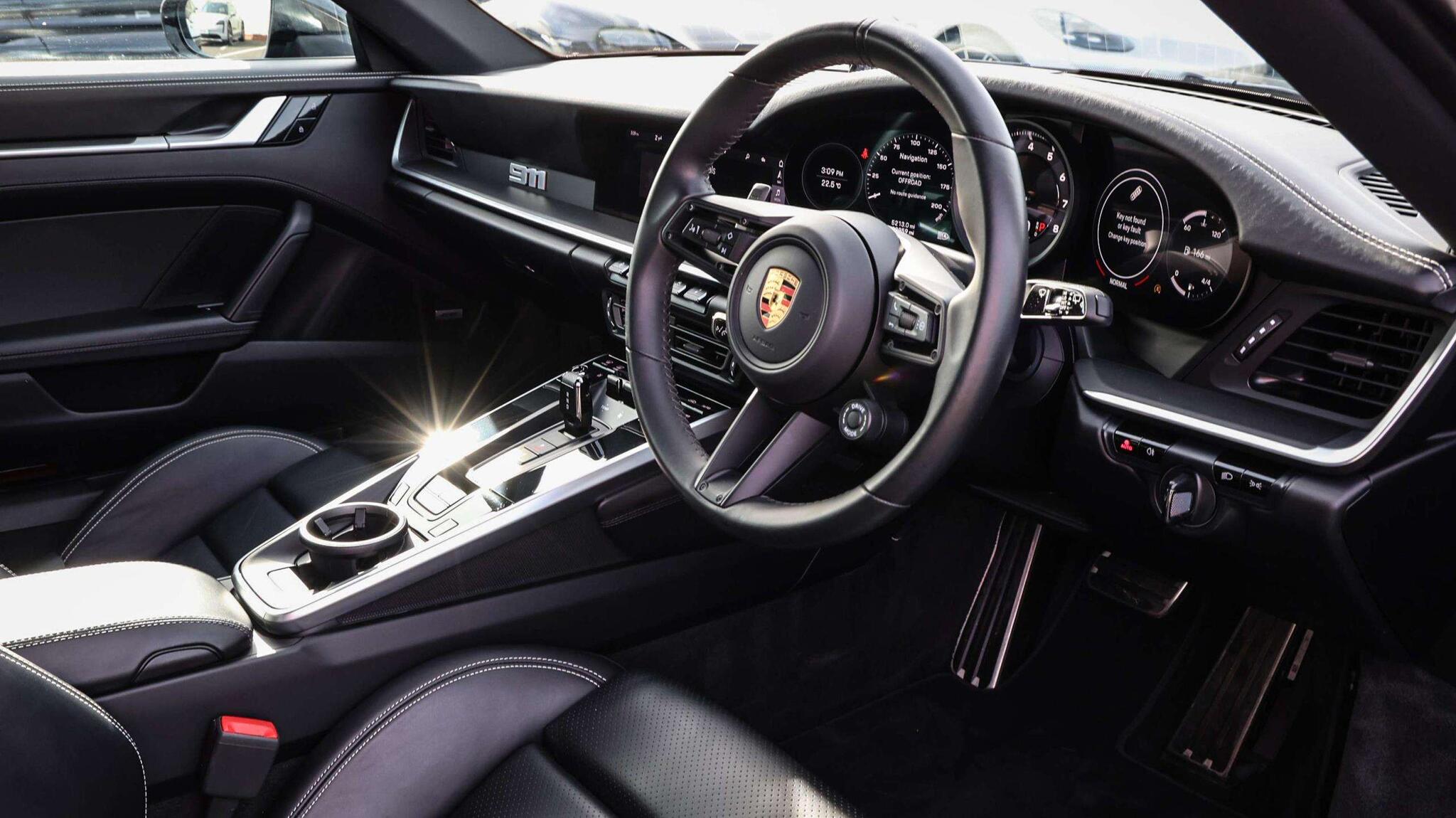 Porsche 911 view 13