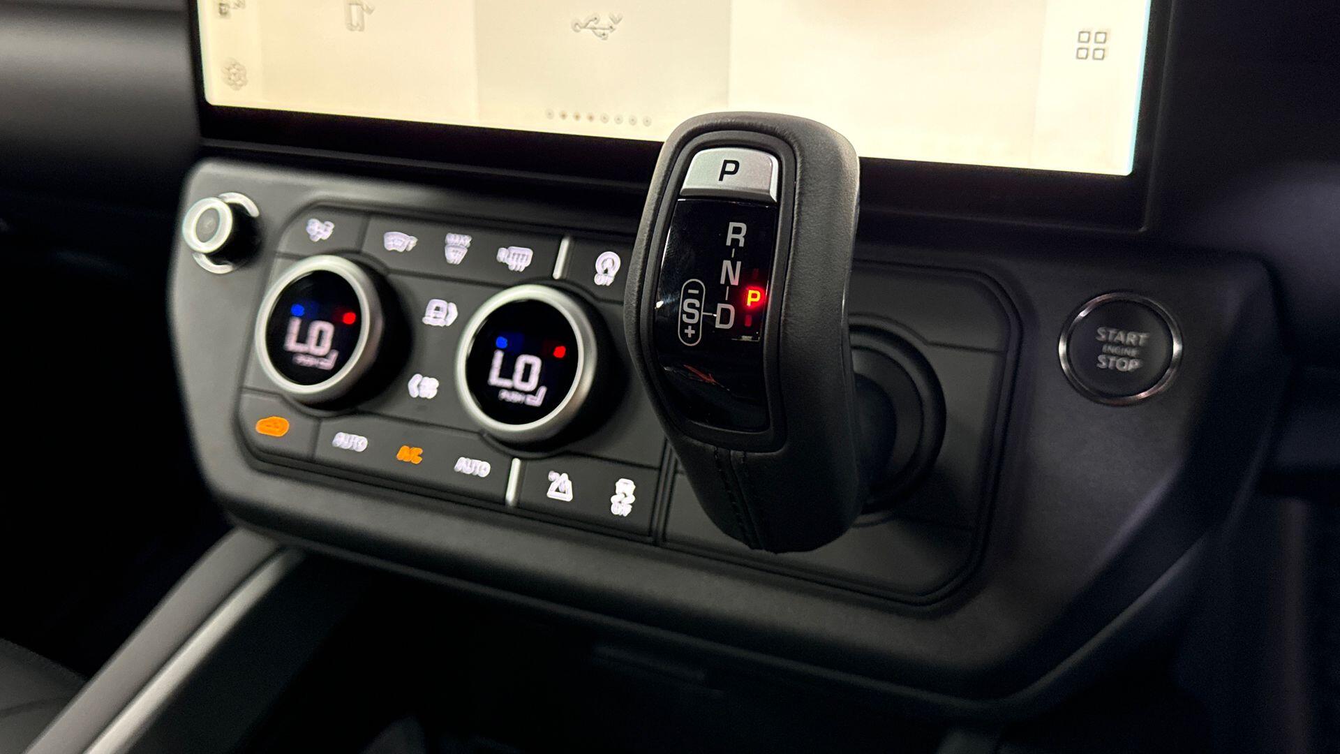 Land Rover Defender view 13