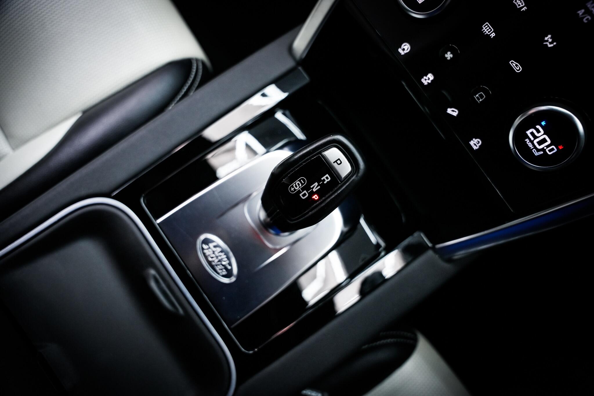 Land Rover Discovery Sport view 5