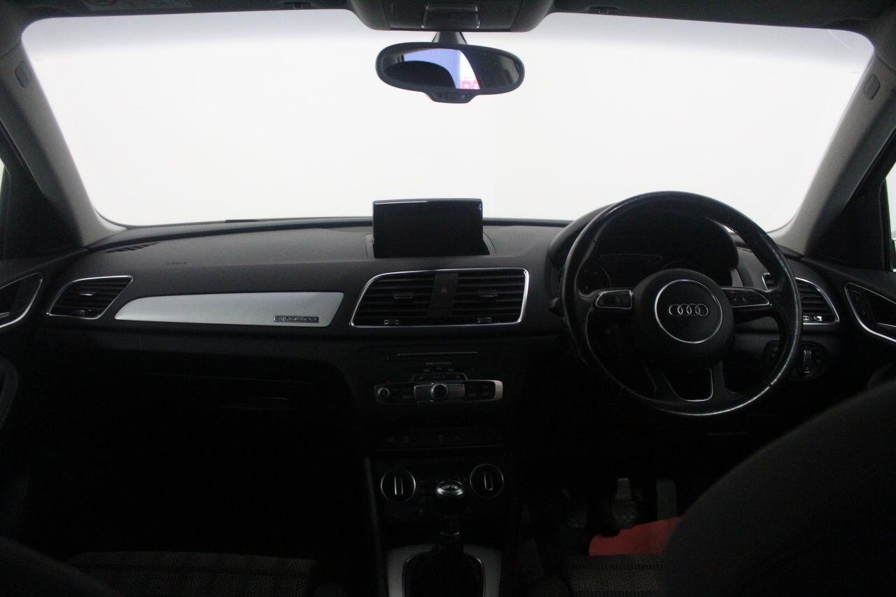 Audi Q3 view 29
