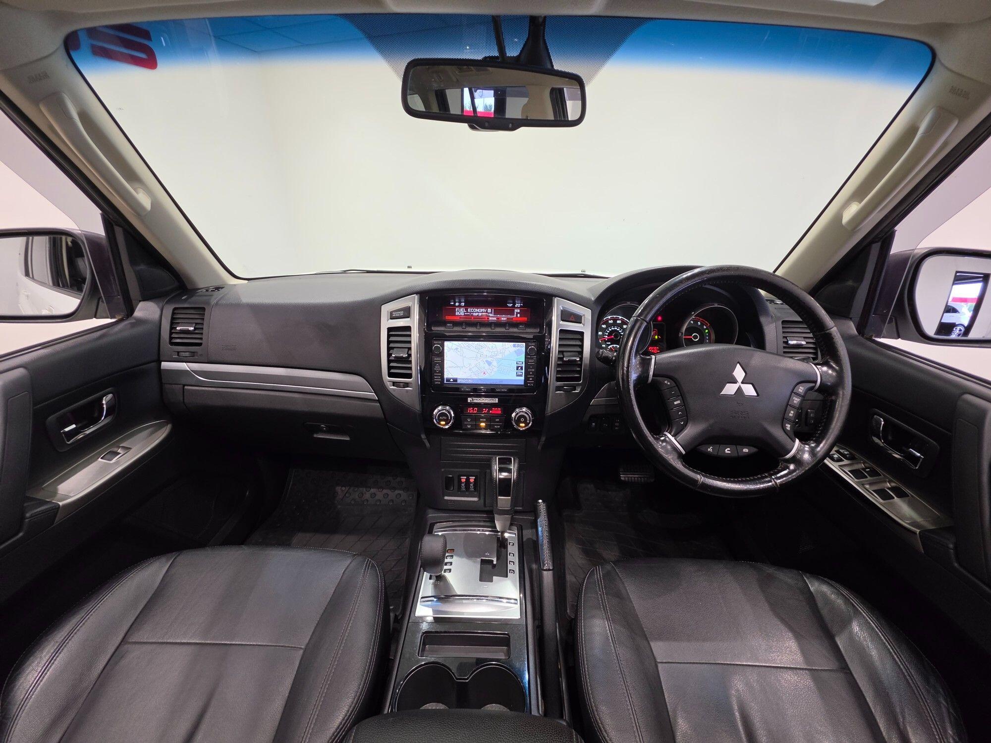 Mitsubishi Shogun view 26
