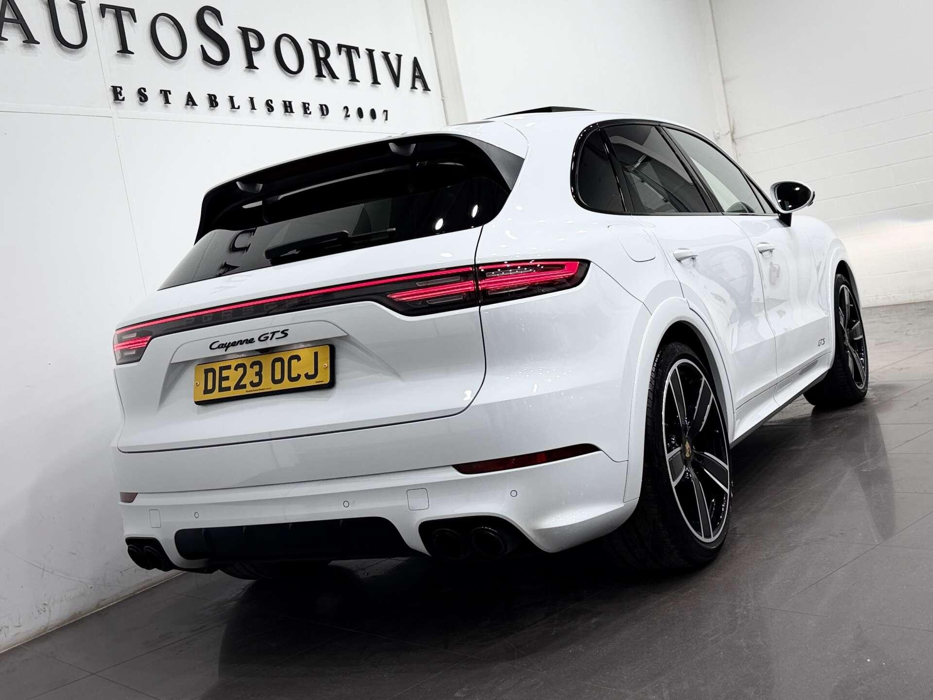 Porsche Cayenne view 26