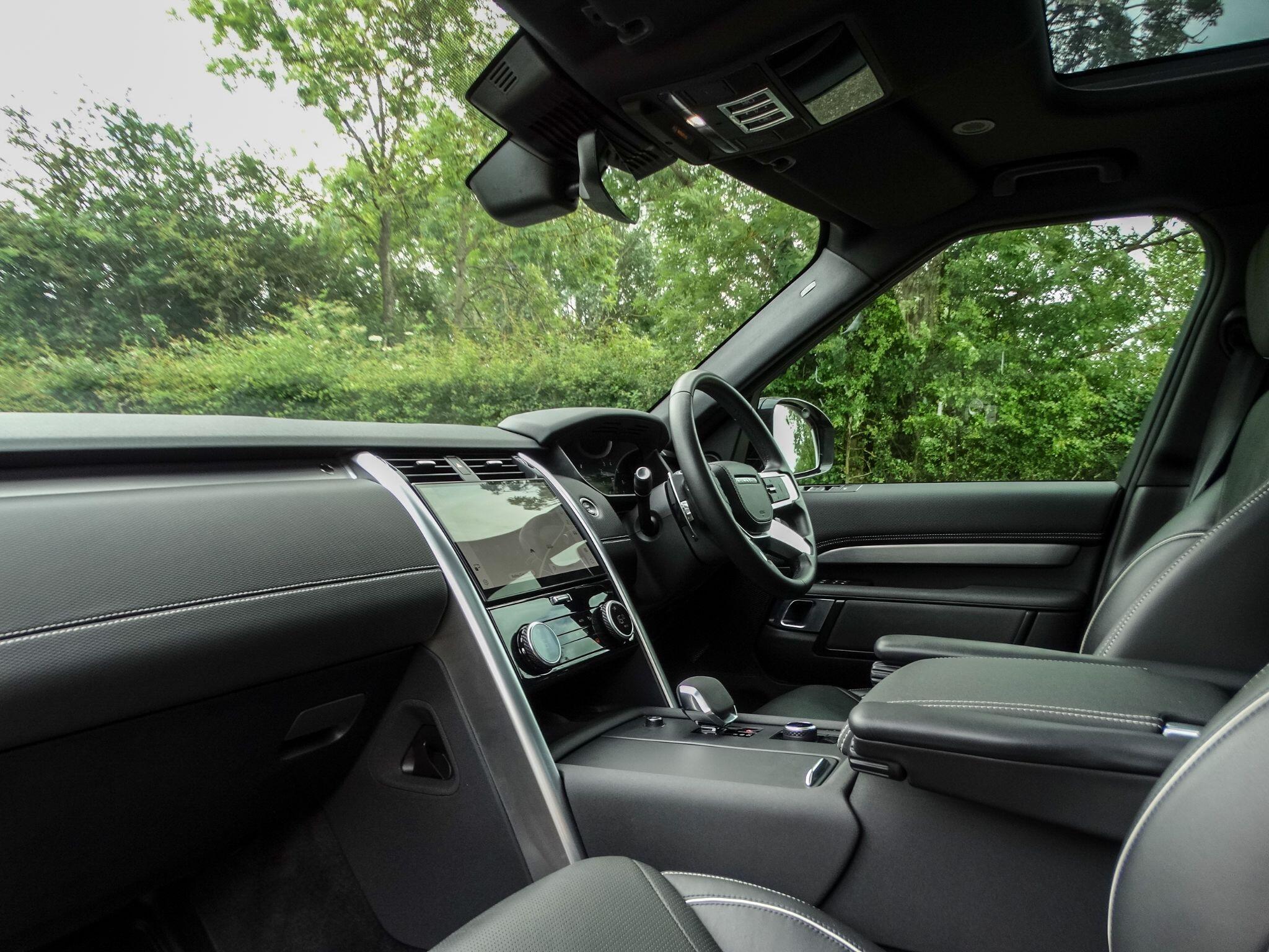 Land Rover Discovery 3 view 16