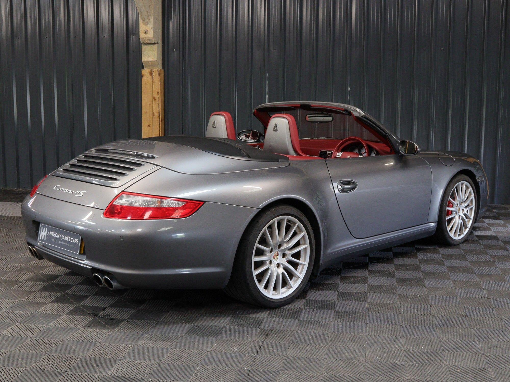 Porsche 911 view 13