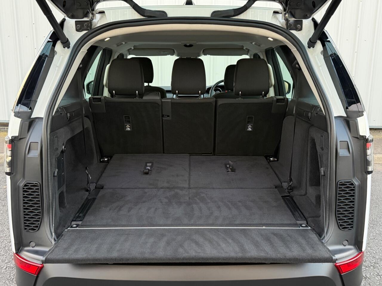Land Rover Discovery view 11
