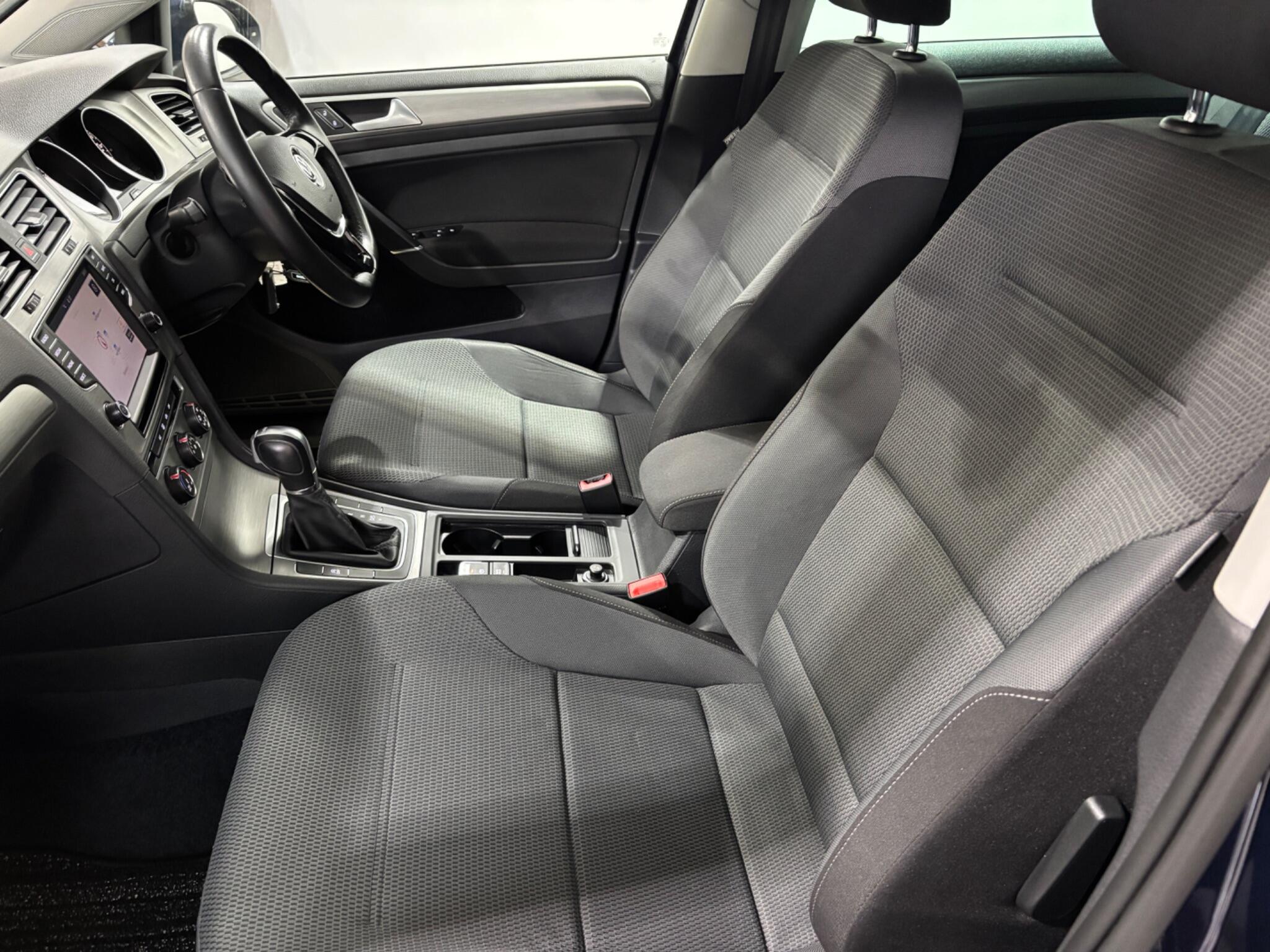 Volkswagen Golf view 20