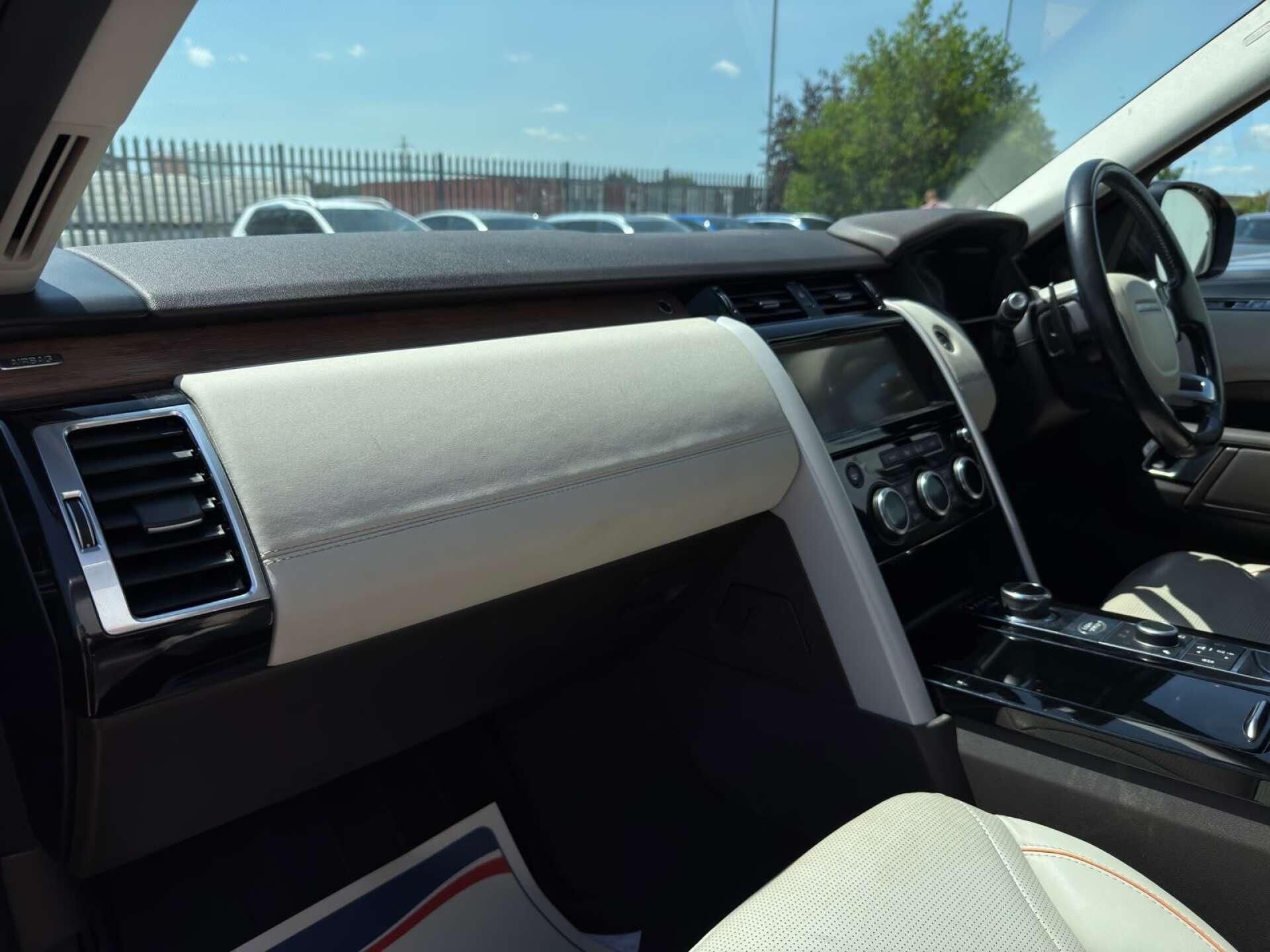 Land Rover Discovery 3 view 40