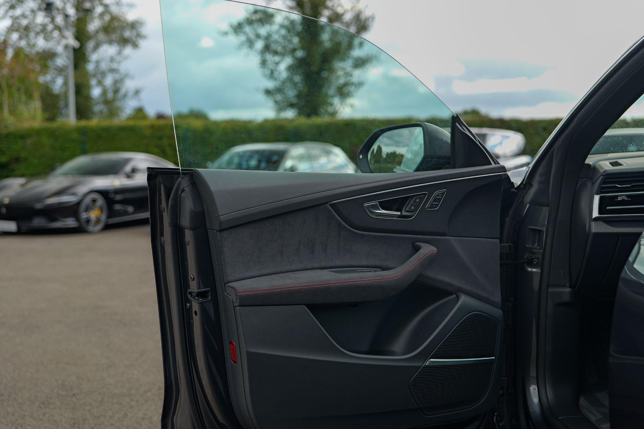Audi RSQ8 view 34