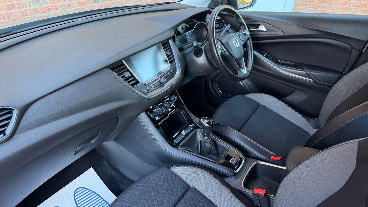 Vauxhall Grandland X view 8