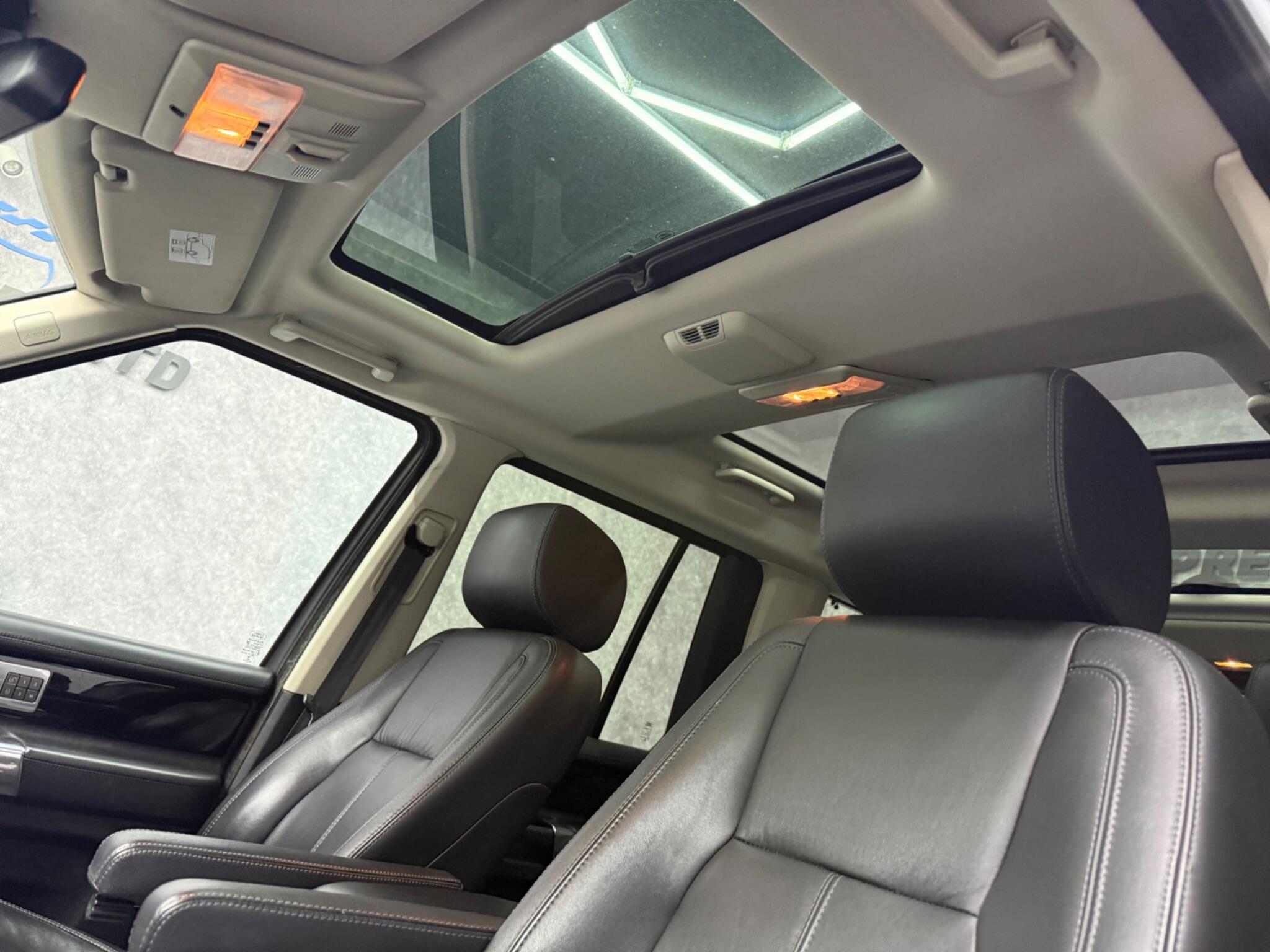 Land Rover Discovery 4 view 10