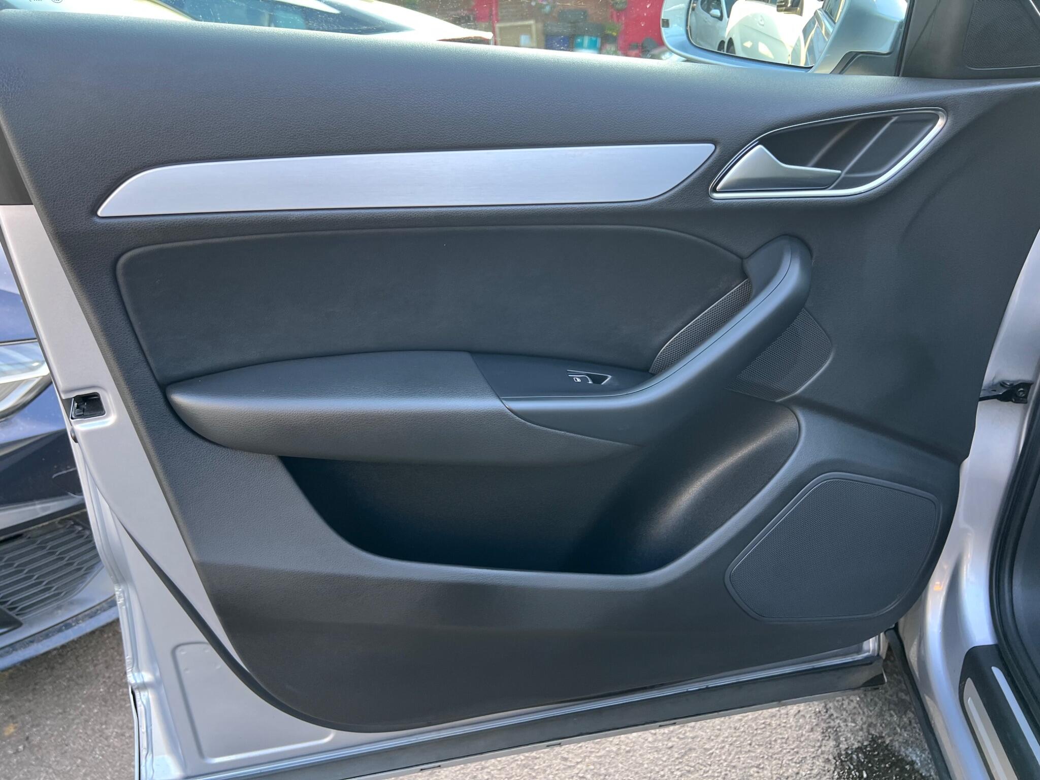 Audi Q3 view 35
