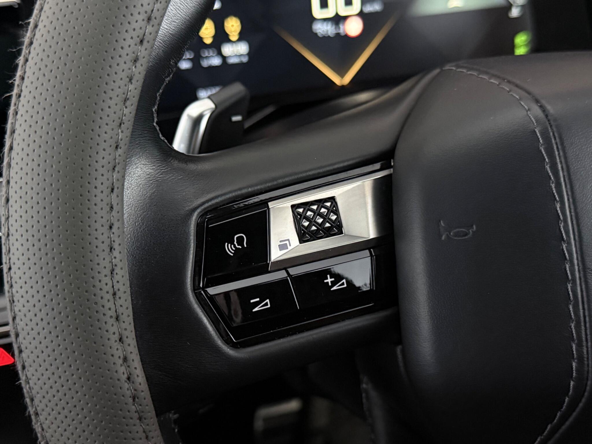 DS Automobiles DS 7 Crossback view 16
