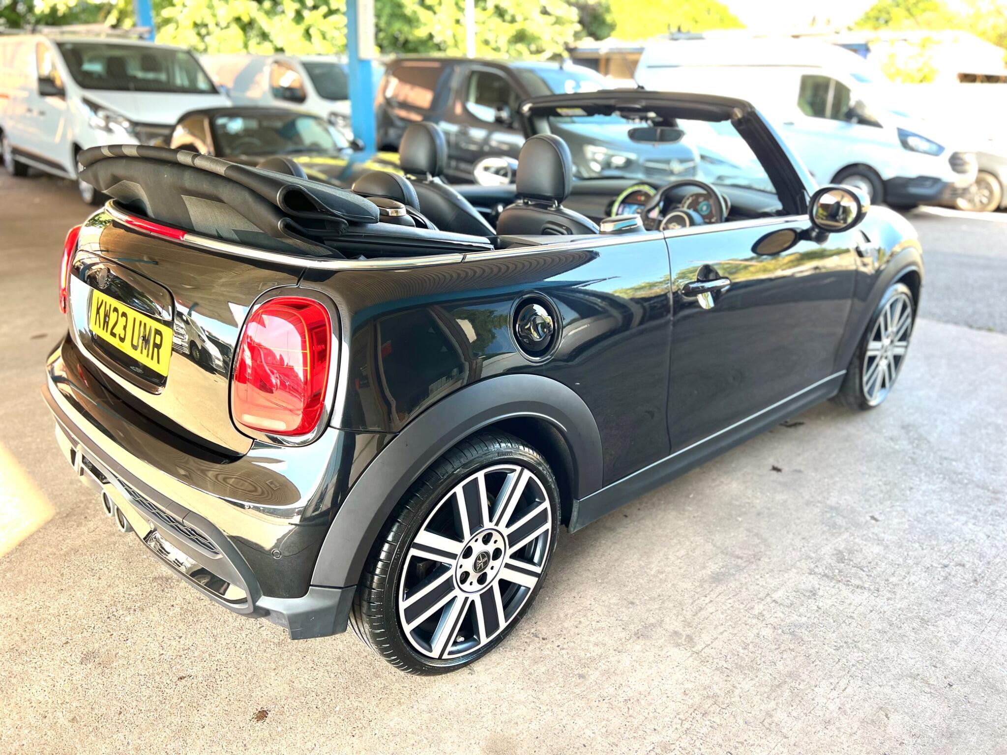 MINI Convertible view 14