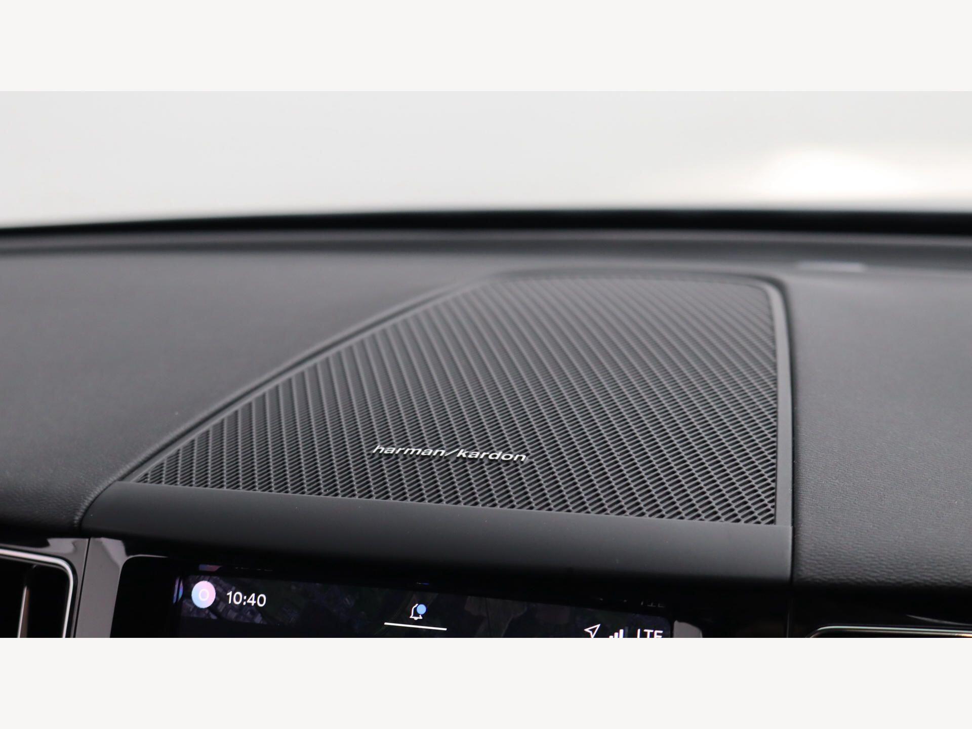 Volvo XC60 view 26