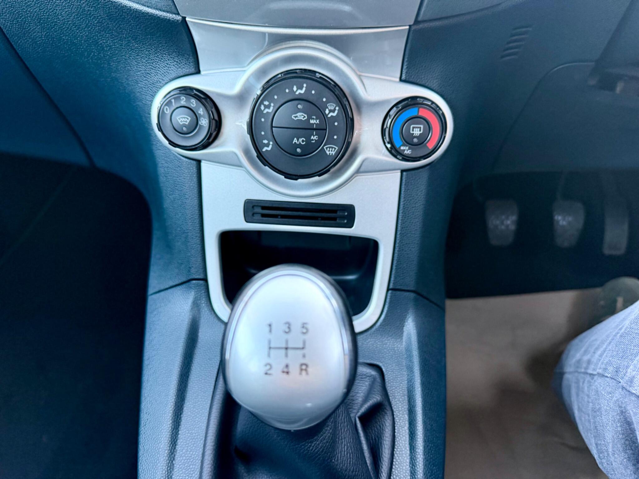 Ford Fiesta view 25
