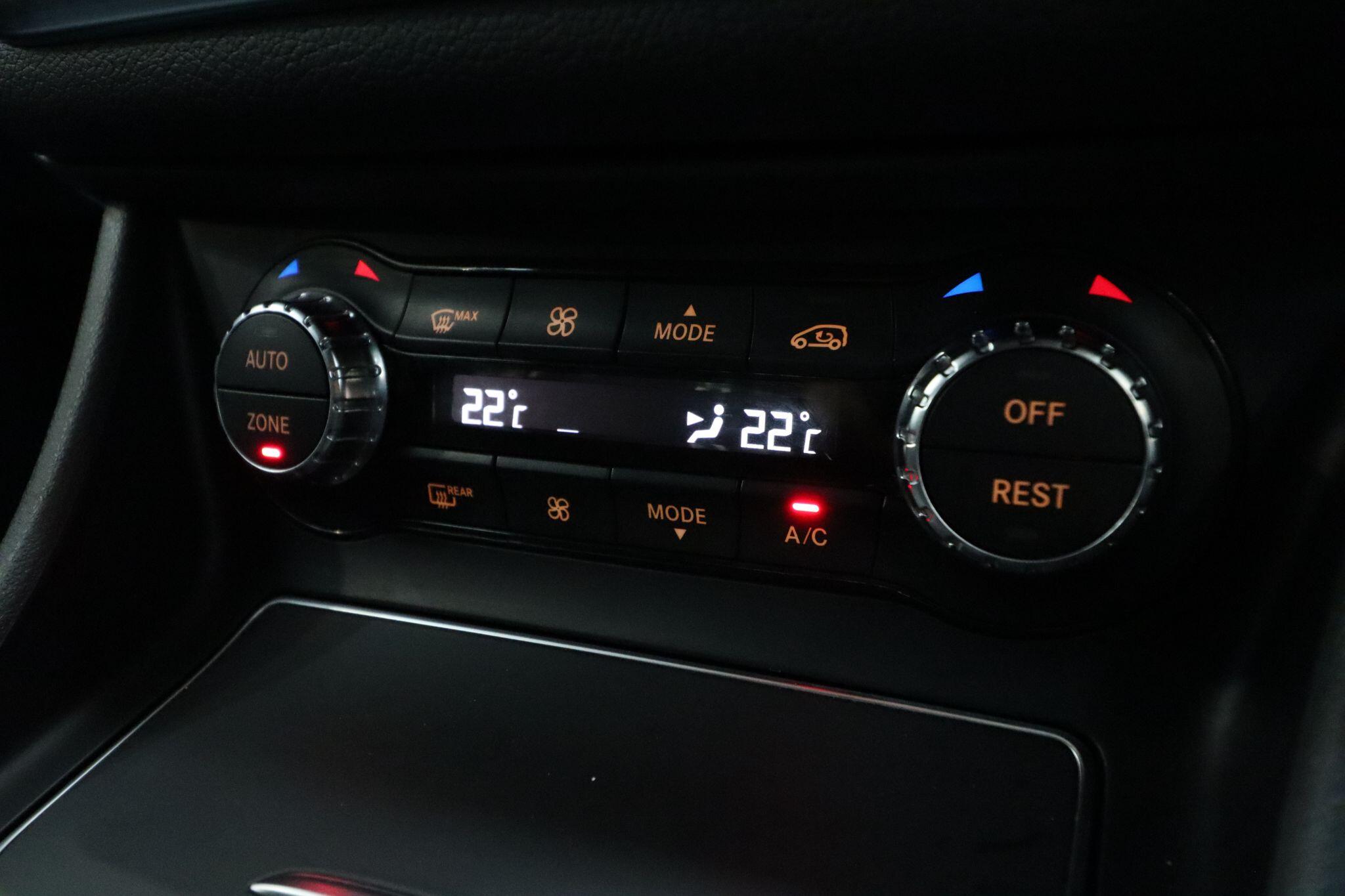 Mercedes-Benz Gla view 21