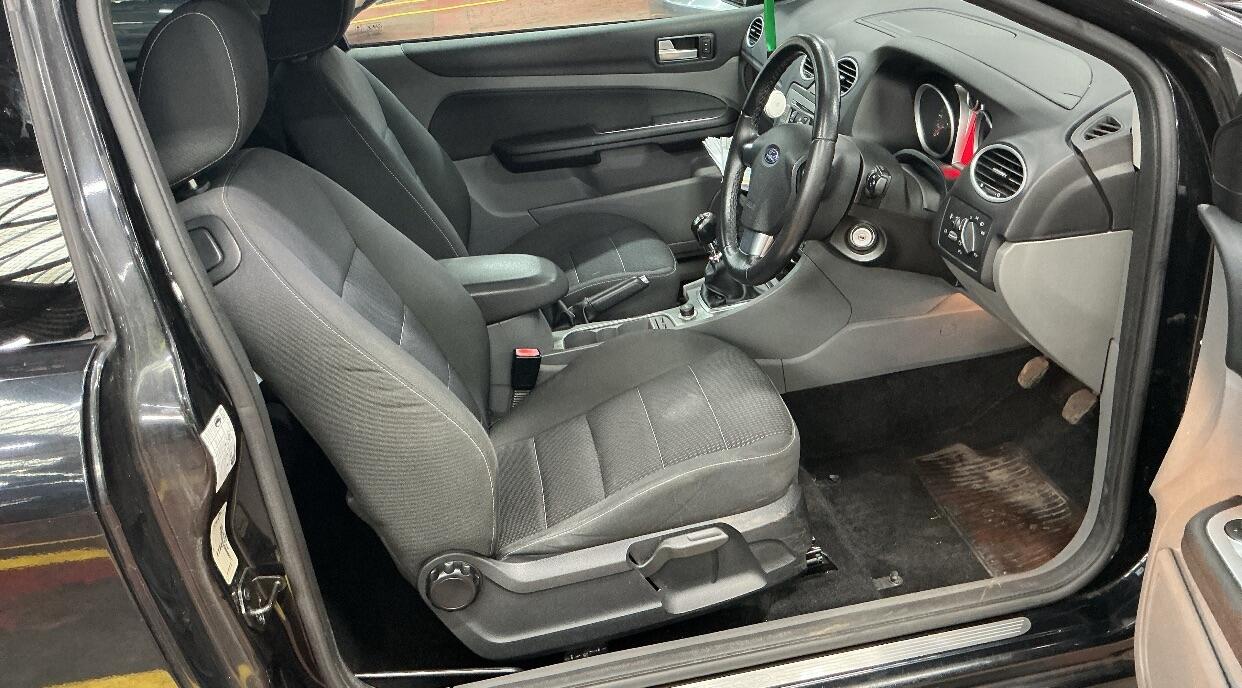 Ford Focus view 11