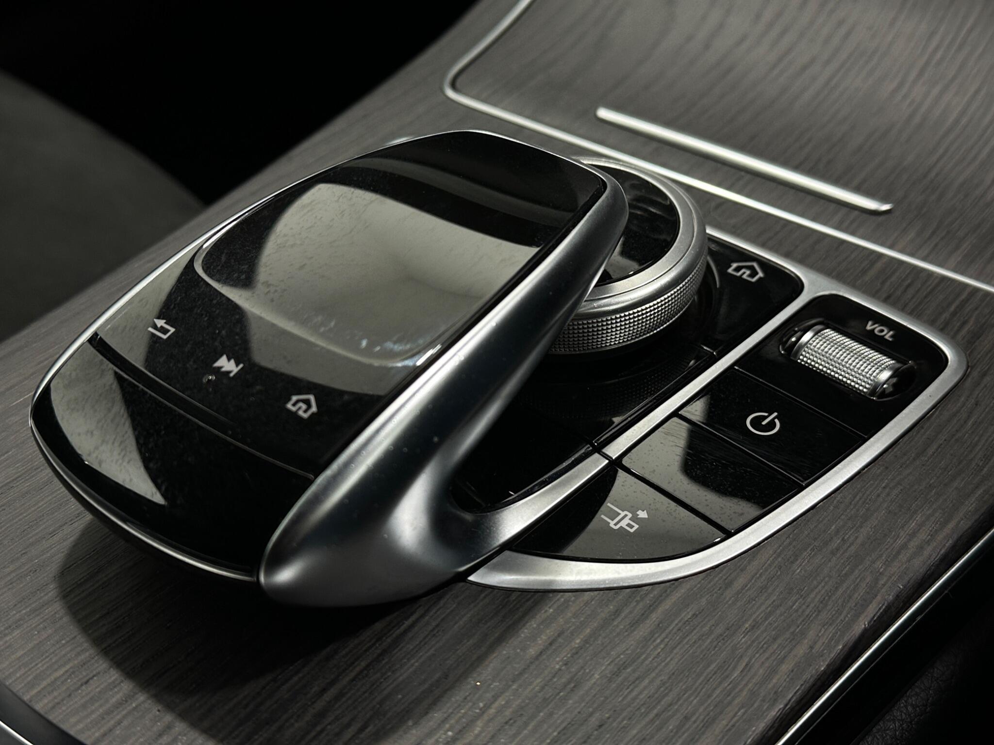 Mercedes-Benz C-Class view 21