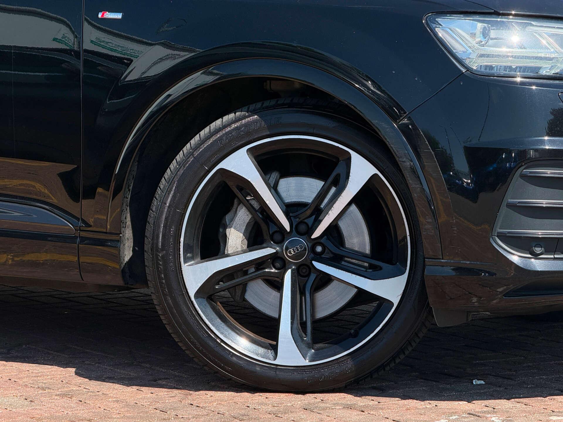 Audi Q7 view 19