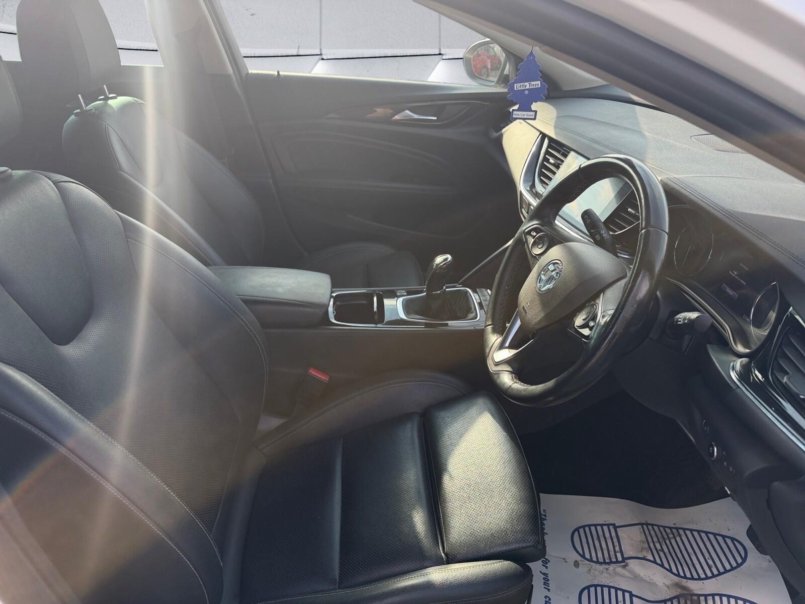Vauxhall Insignia view 9
