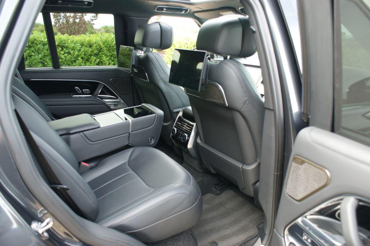 Land Rover Range Rover view 3