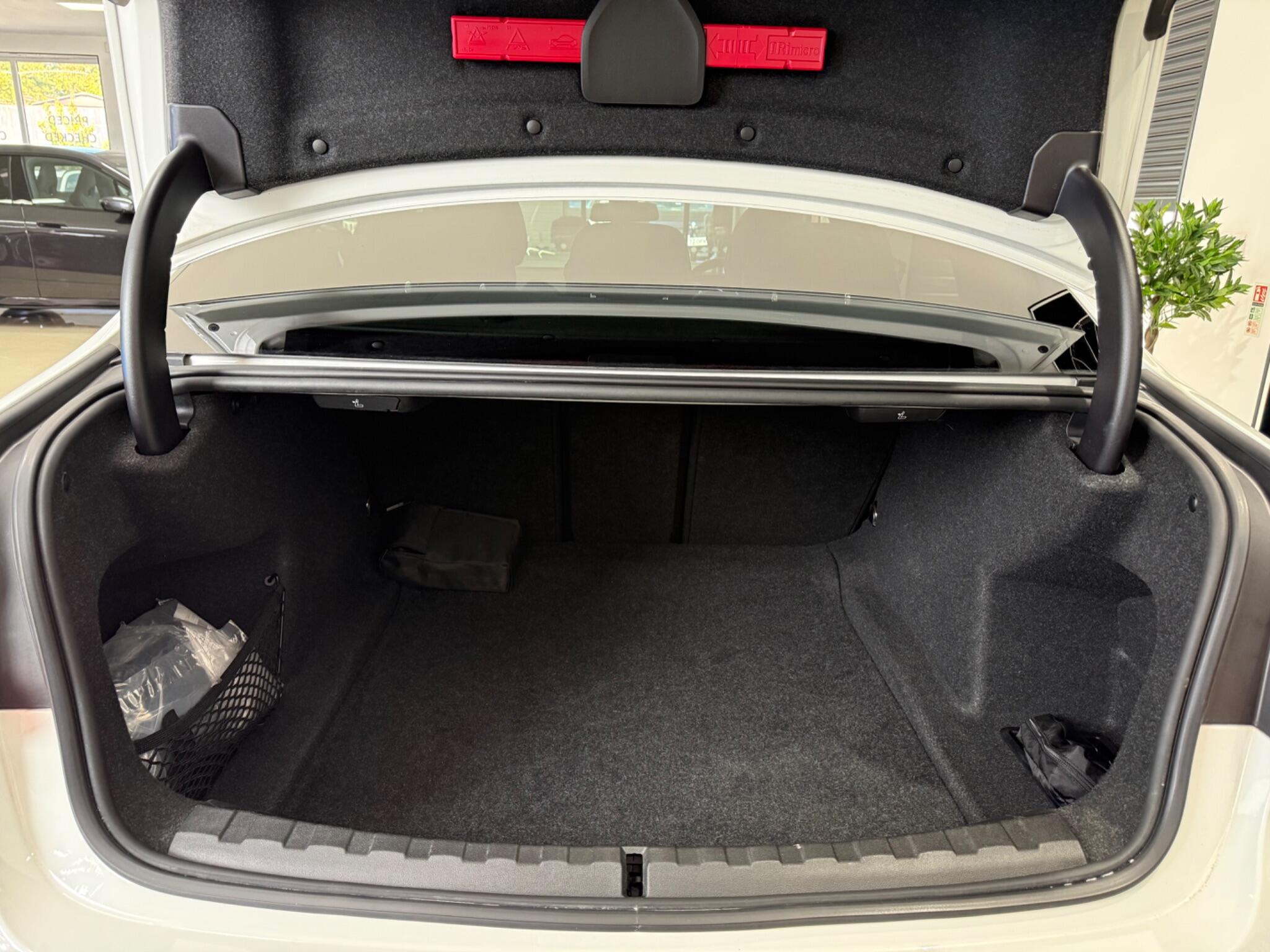 BMW 3 Series view 38