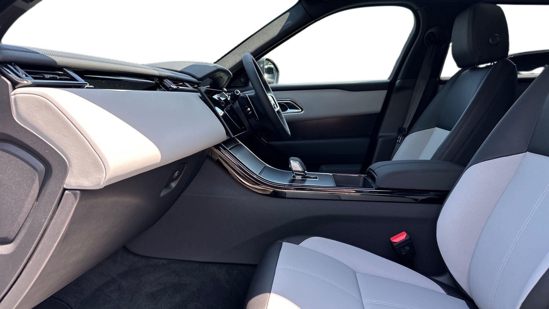 Land Rover Range Rover Velar view 3
