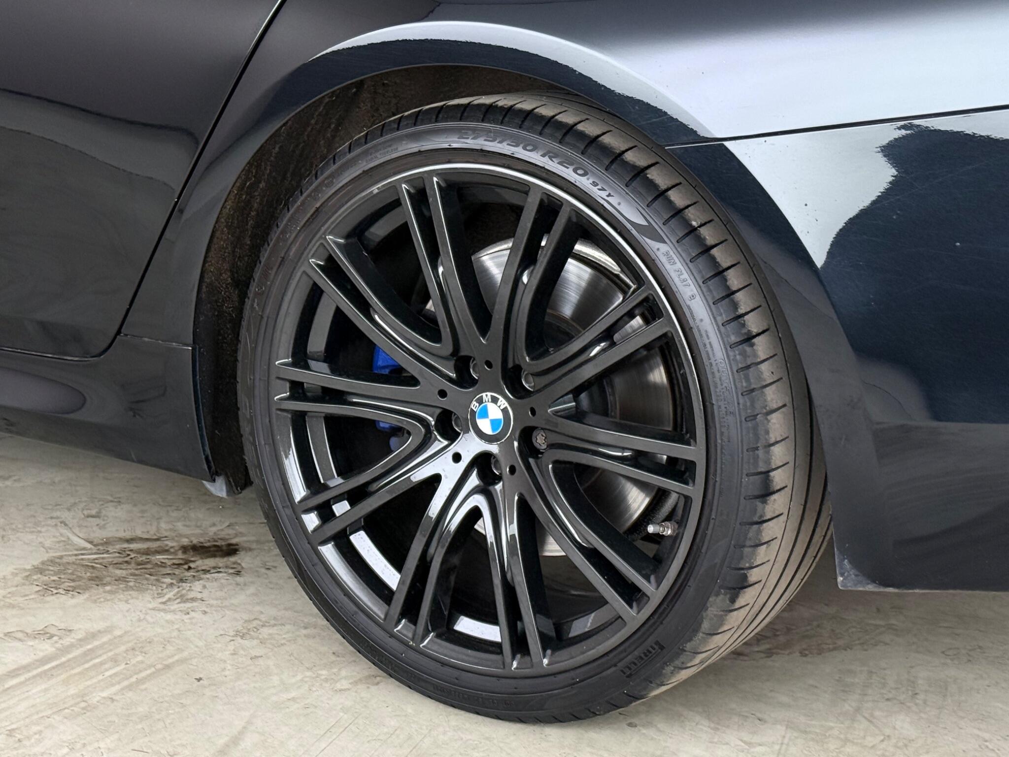 BMW 5 Series view 9