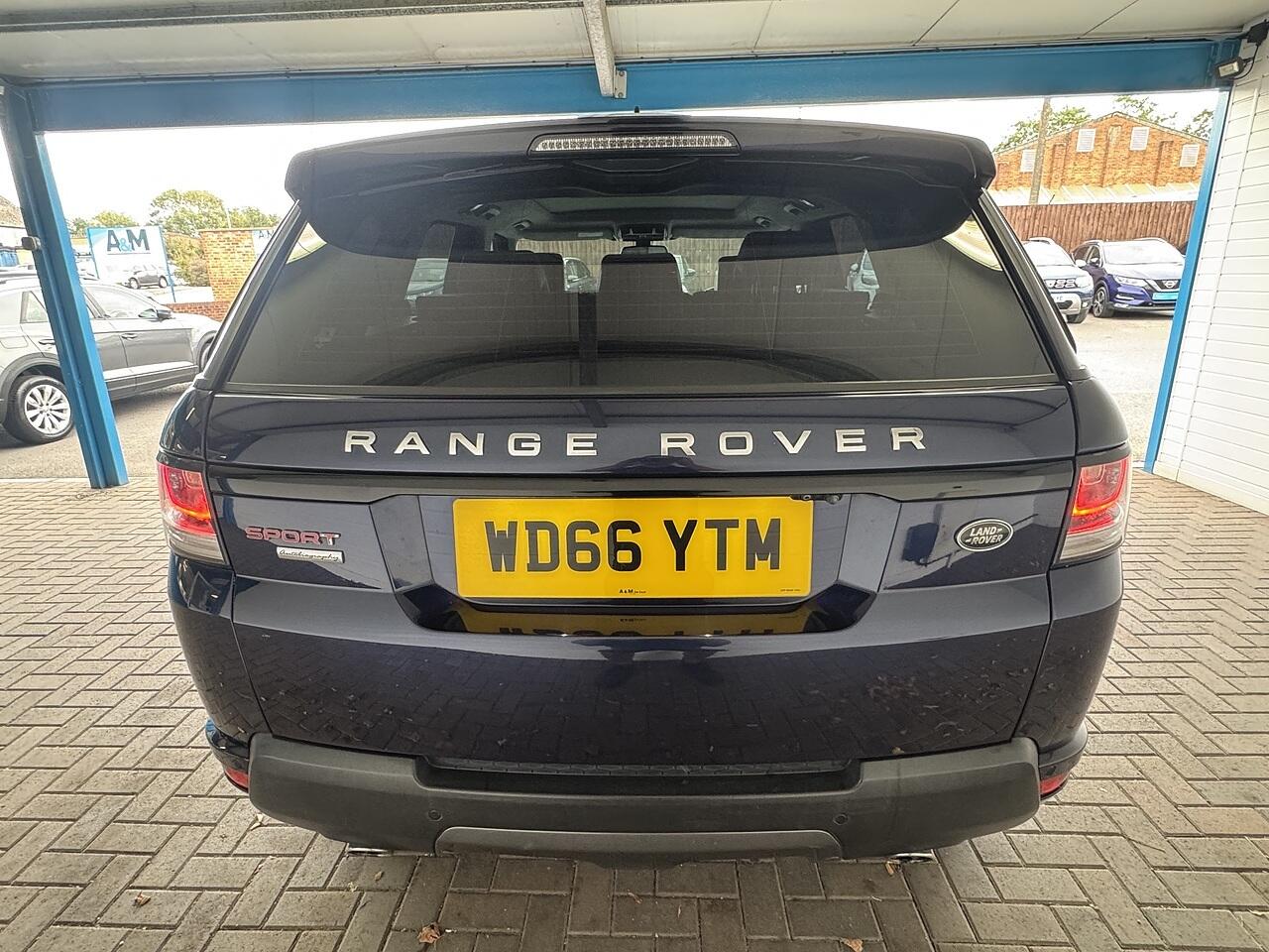 Land Rover Range Rover Sport view 4