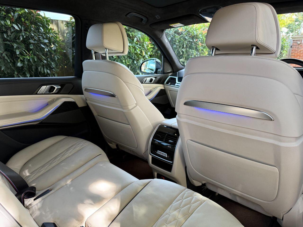 BMW X7 view 11