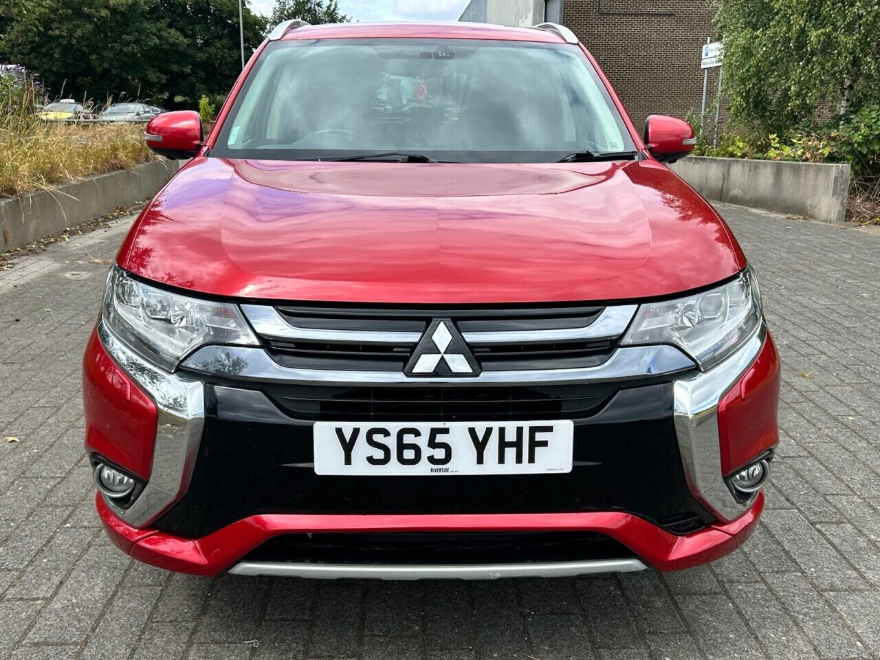 Mitsubishi Outlander view 9