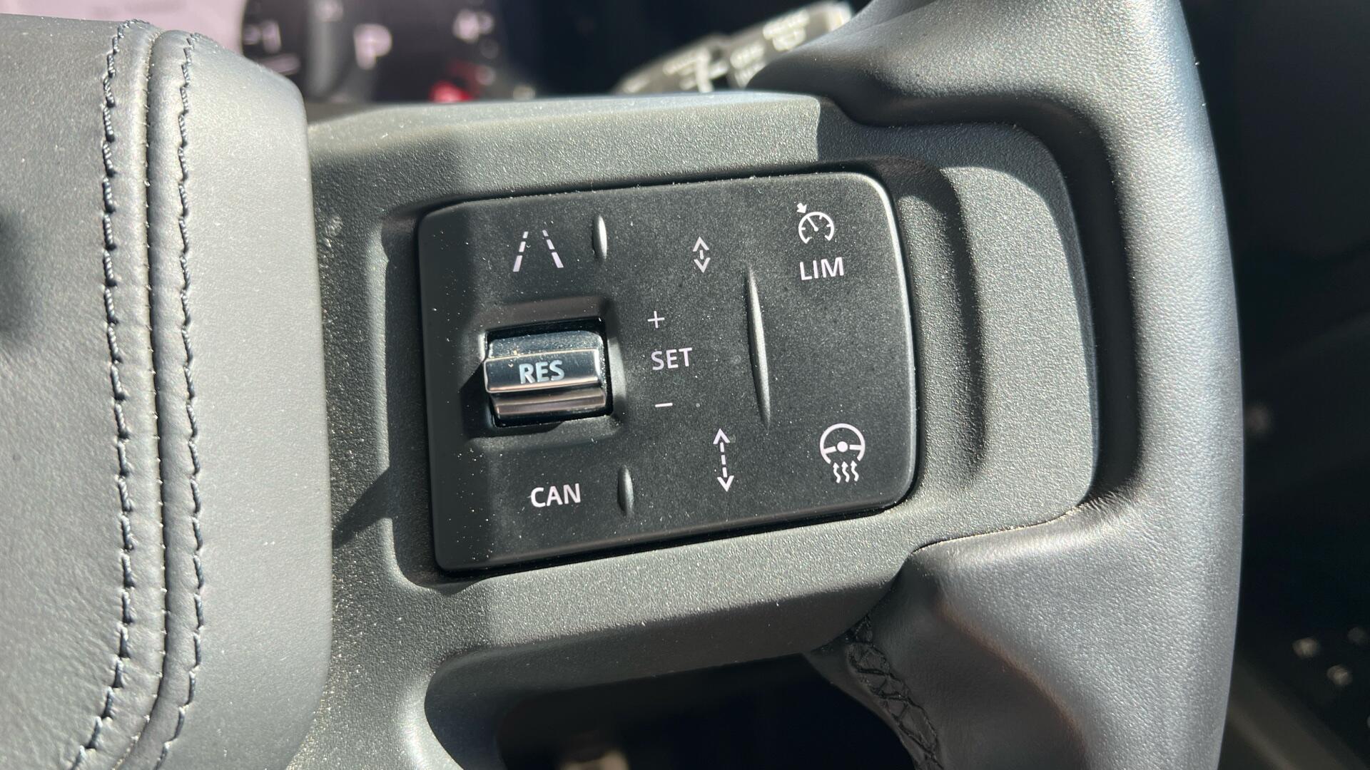 Land Rover Defender view 38