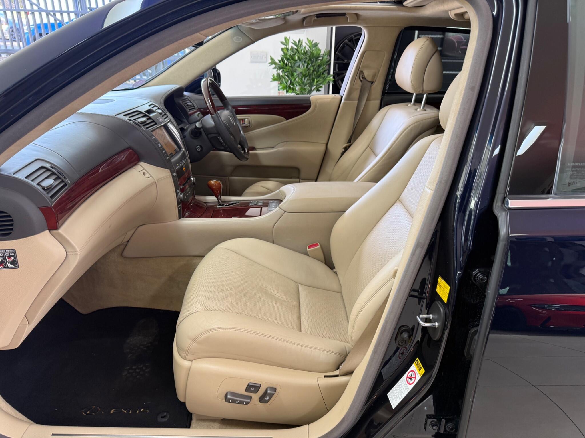 Lexus LS view 43
