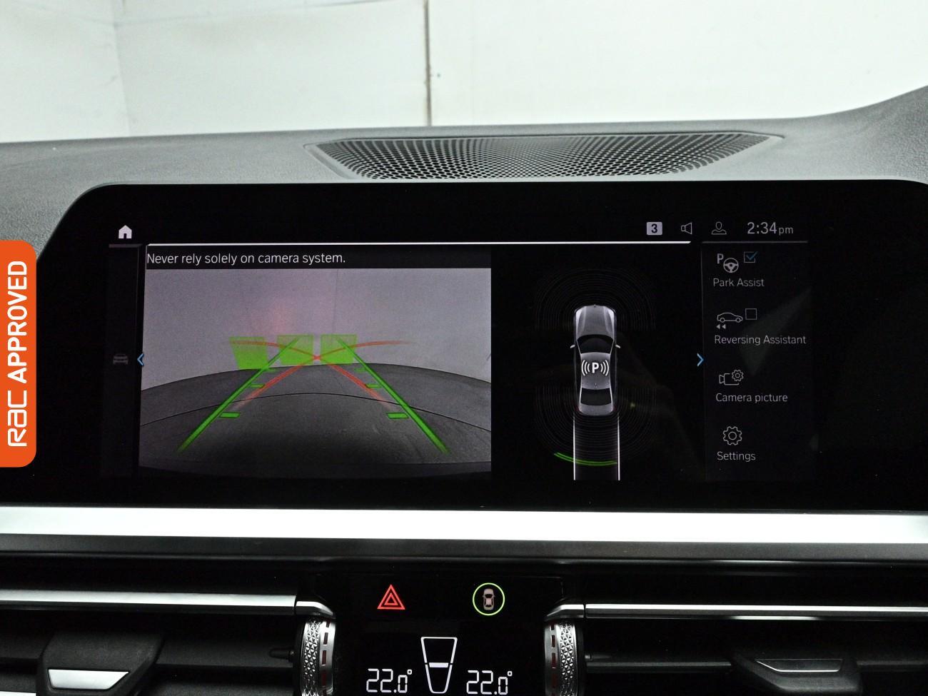 BMW 3 Series view 3