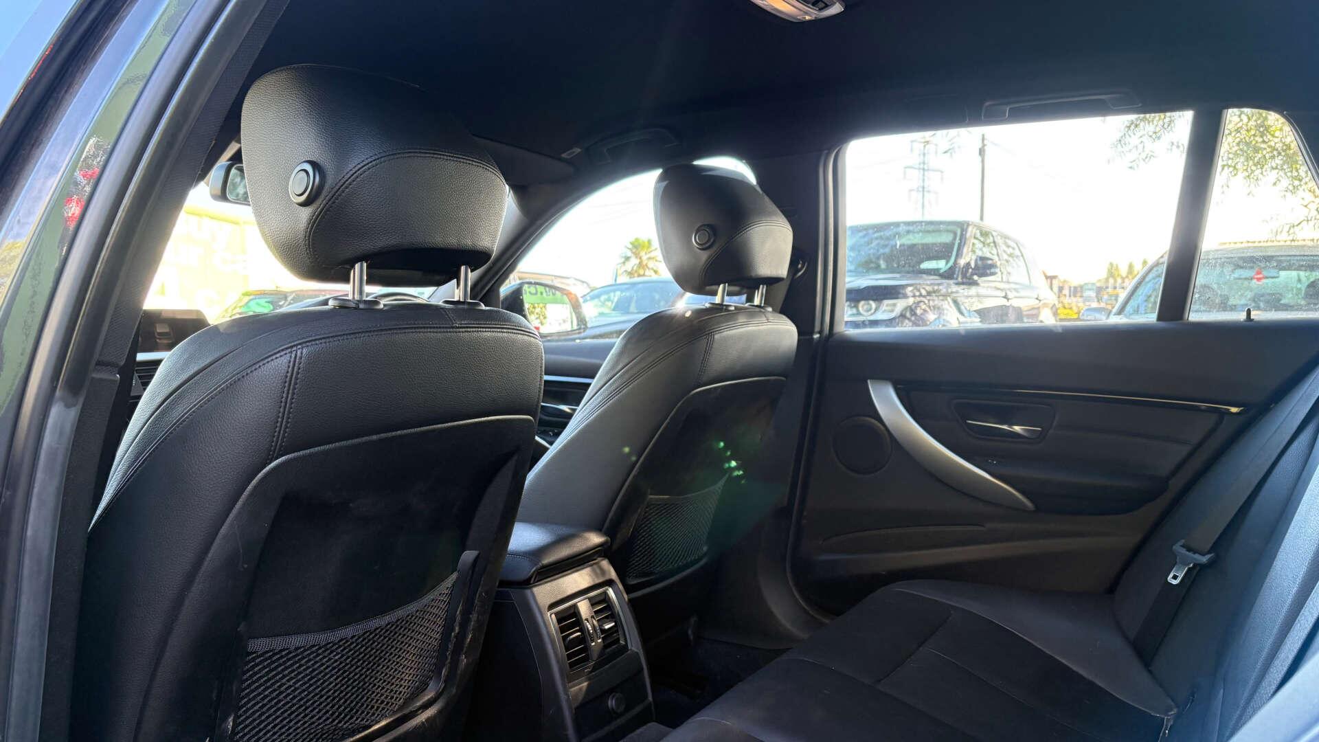 BMW 3 Series view 14