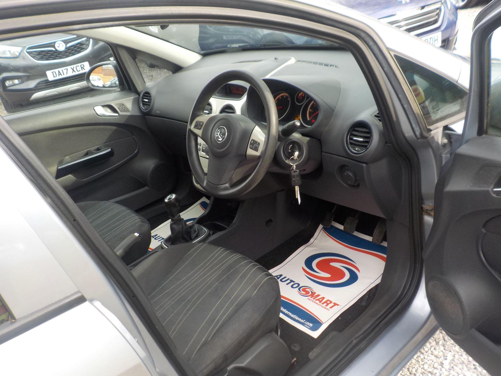 Vauxhall Corsa 1.4i 16v Club 5dr