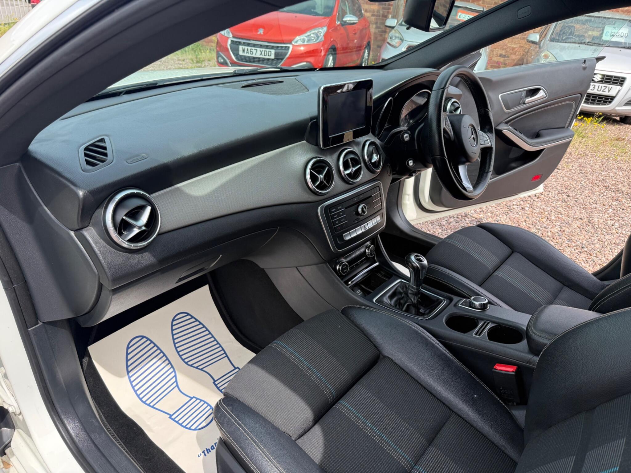 Mercedes-Benz Cla view 25
