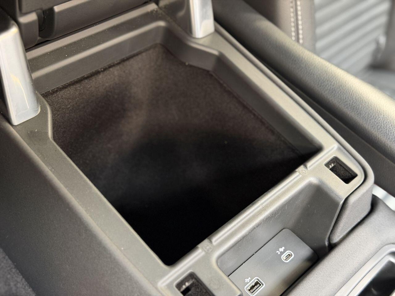 Land Rover Discovery 3 view 26