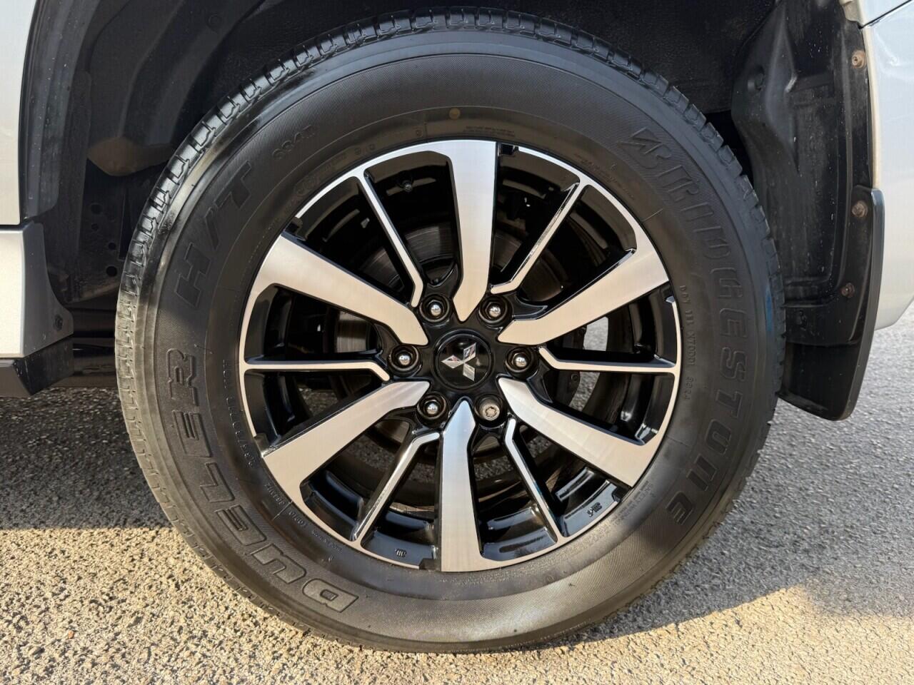 Mitsubishi Shogun Sport view 32