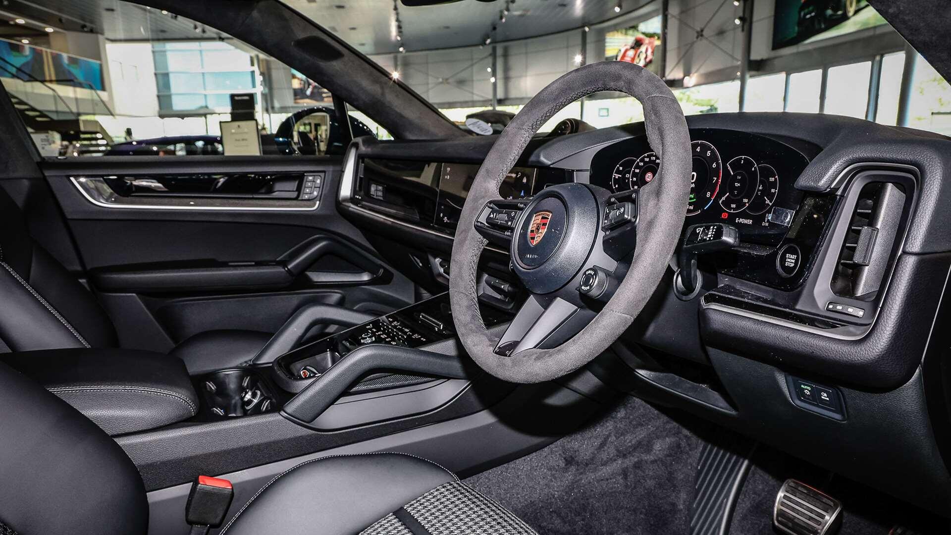 Porsche Cayenne view 10