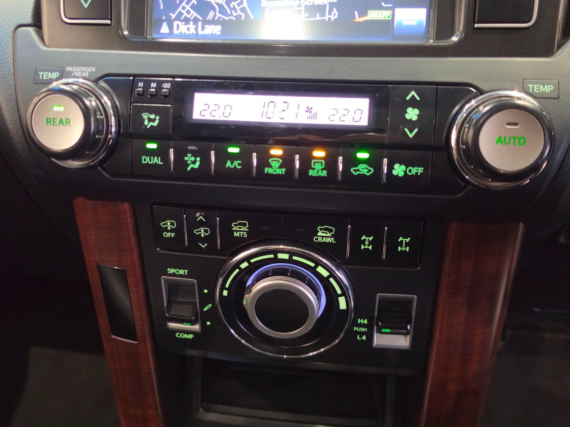 Toyota Land Cruiser view 31