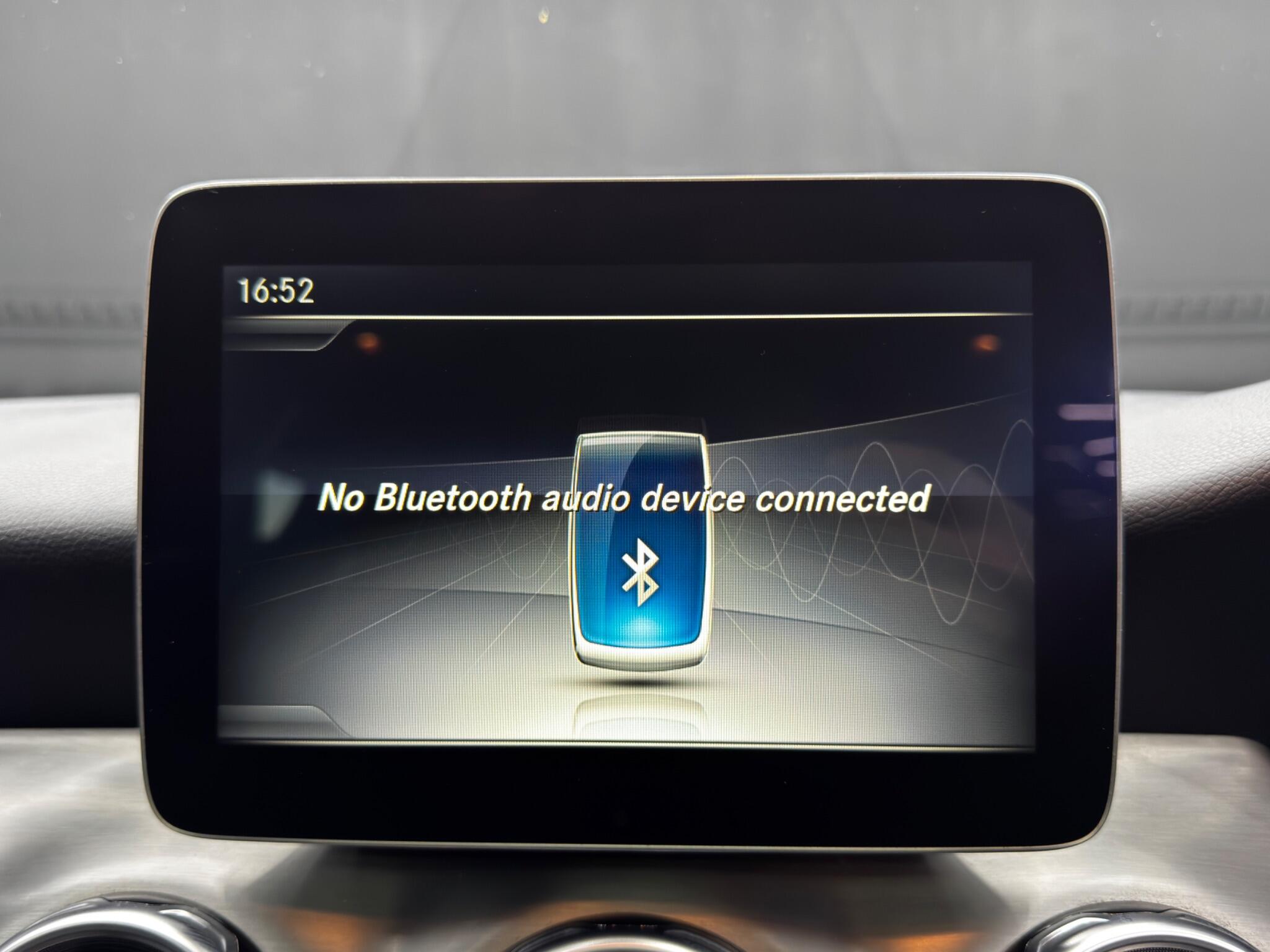 Mercedes-Benz GLA view 29