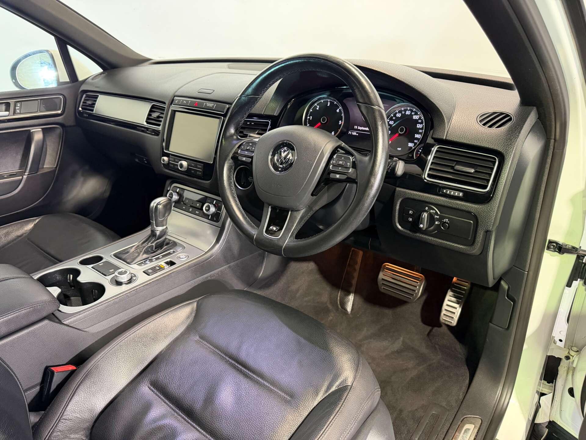 Volkswagen Touareg view 19